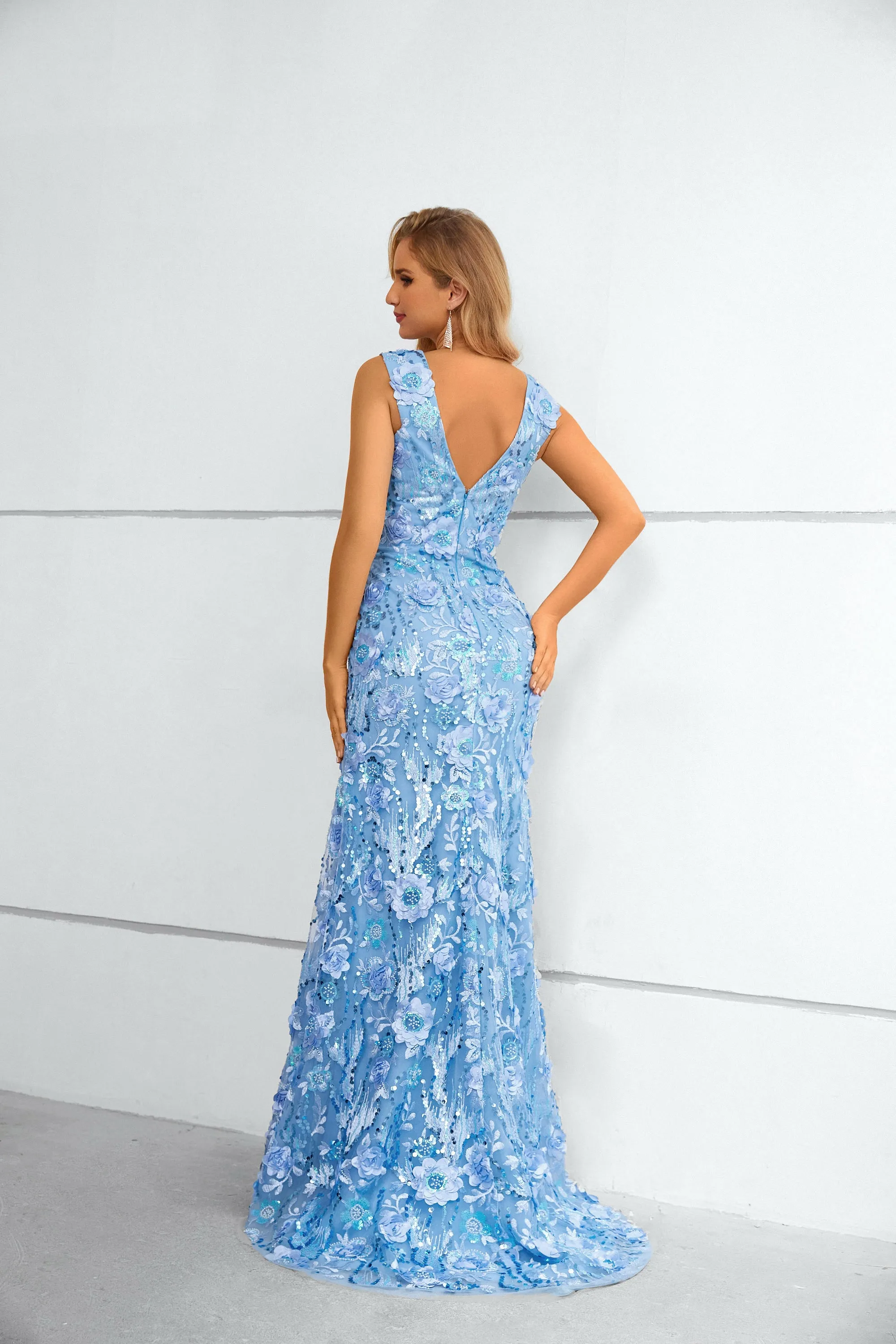 Blue V-Neck Straps Sleeveless Lace Long Prom Dress