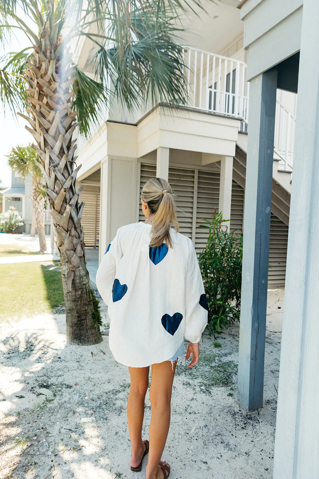 Cupid Linen Shirt - Off-White/Metallic Dark Blue Hearts