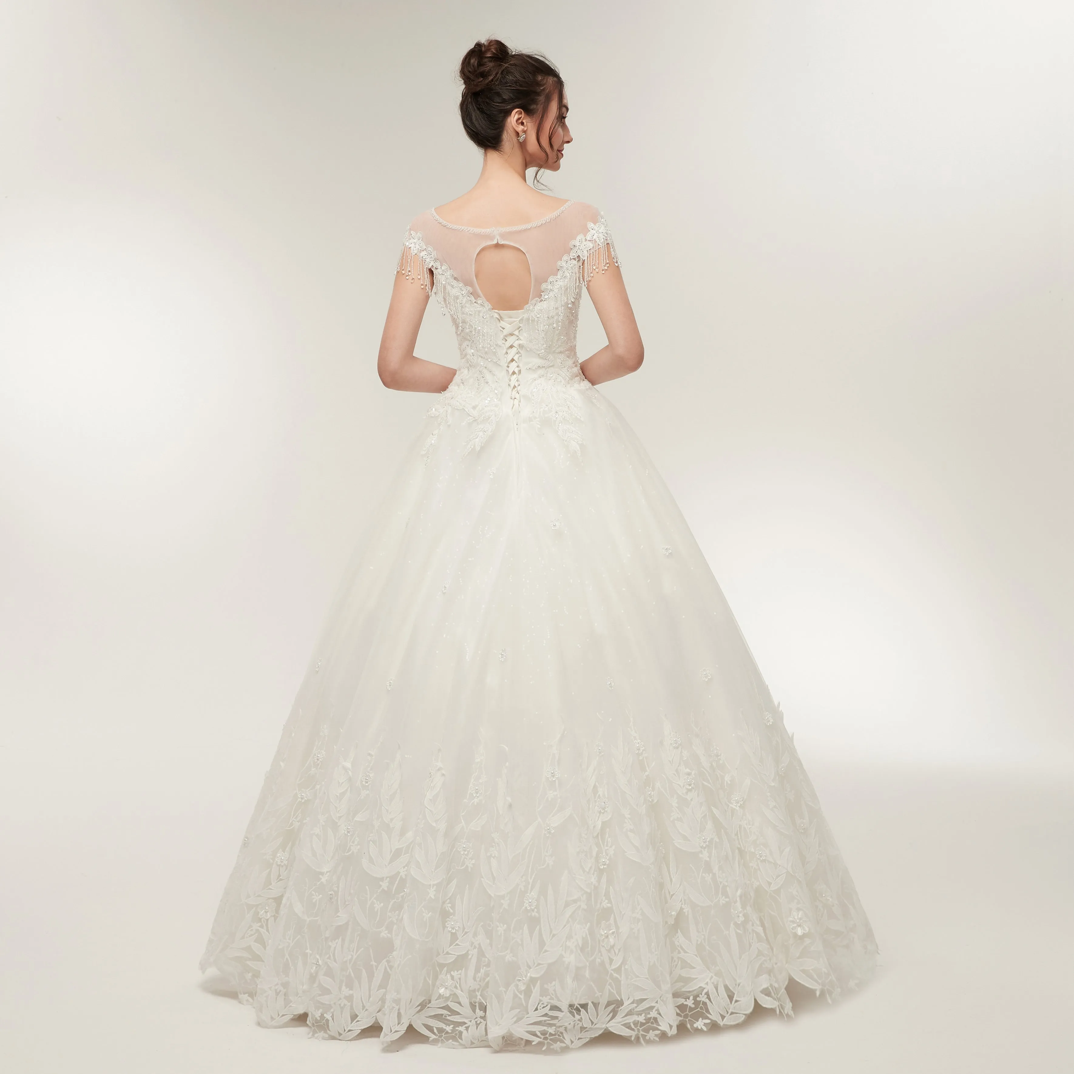 Elegant Princess White Cap Sleeve Tulle Wedding Dresses With Lace Appliques