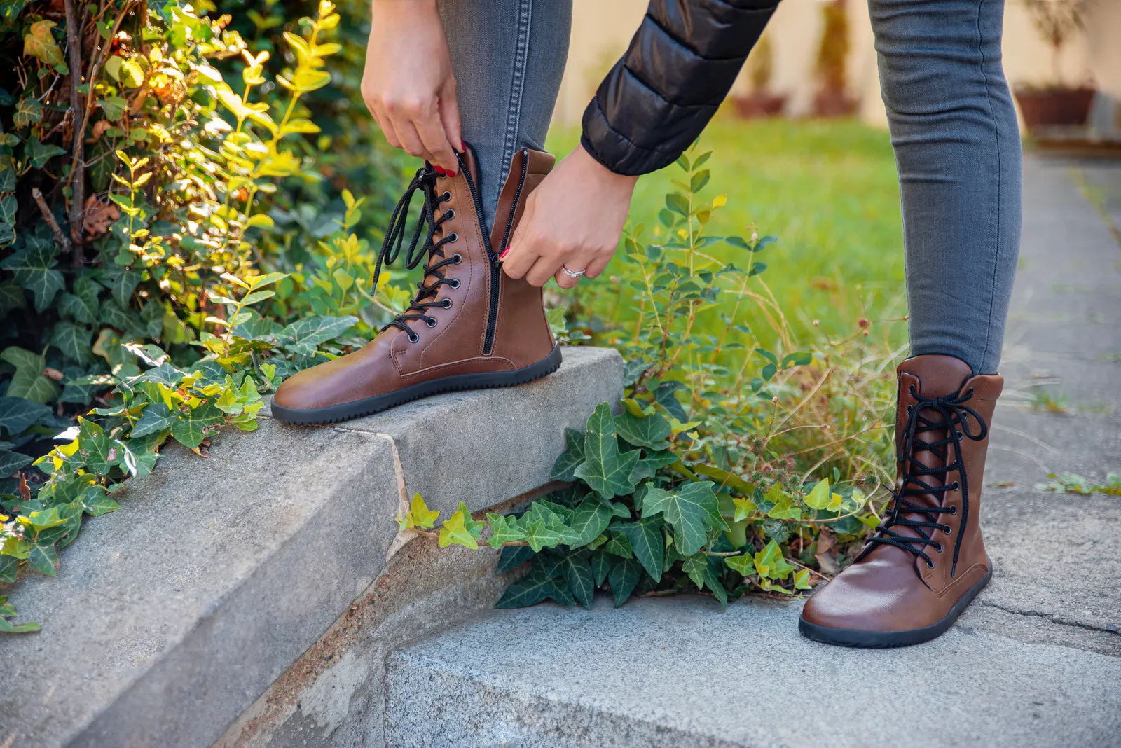 Jaya Barefoot Women’s Fall/Winter Zip-up Boots – Brown